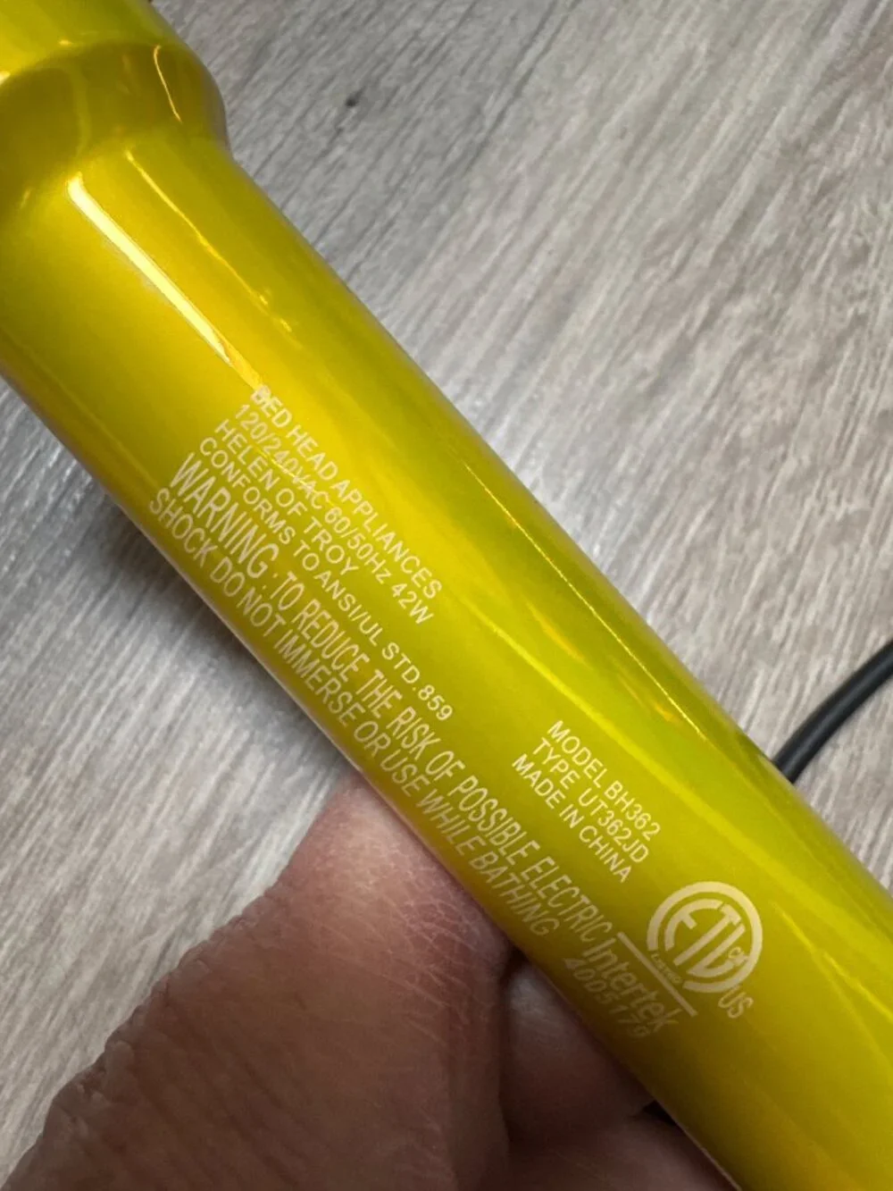 Bed Head TIGI Yellow Model BH362 Curling Wand 120V/240V Dual Voltage Power Switc